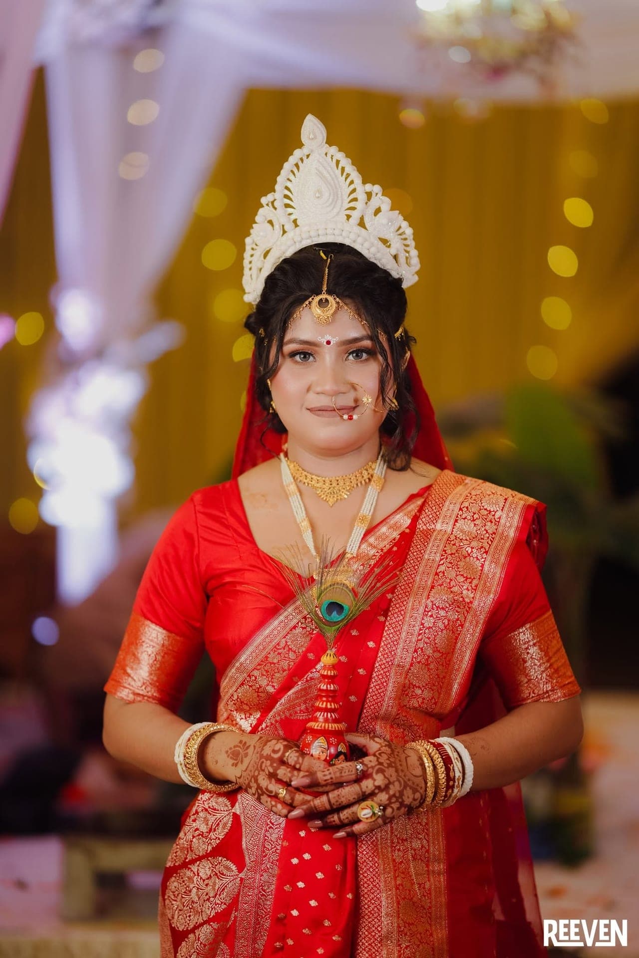 লাল ও সোনালি